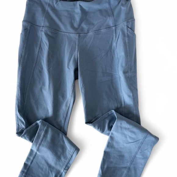 Victoria’s Secret VS Knockout Sport Blue Capri Leggings Large - Picture 3 of 6